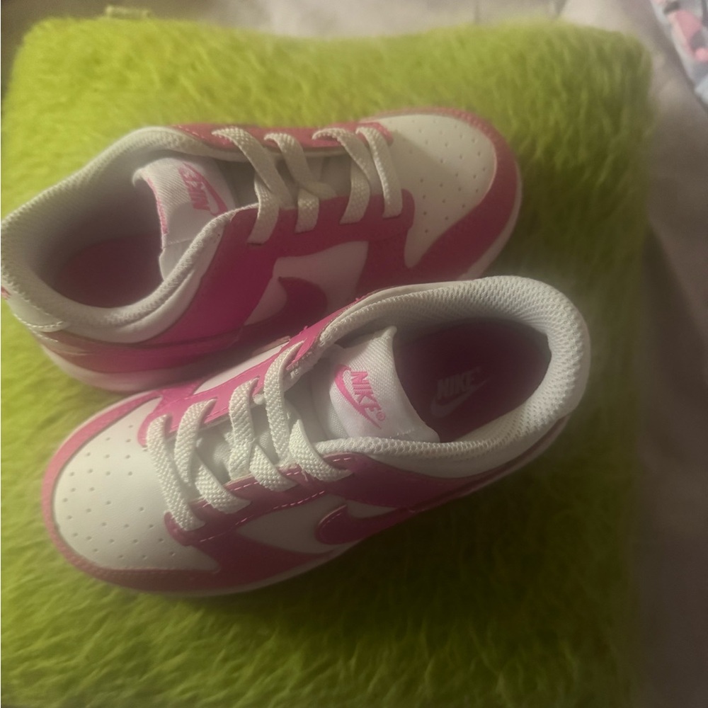 Toddler Nike dunks size 9c color: pink